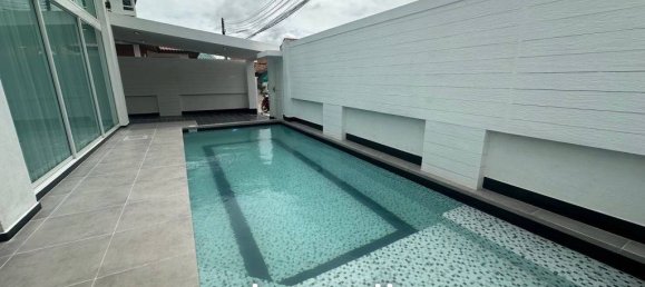 4 bedrooms Villa in Pattaya, Thailand No. 21477 2