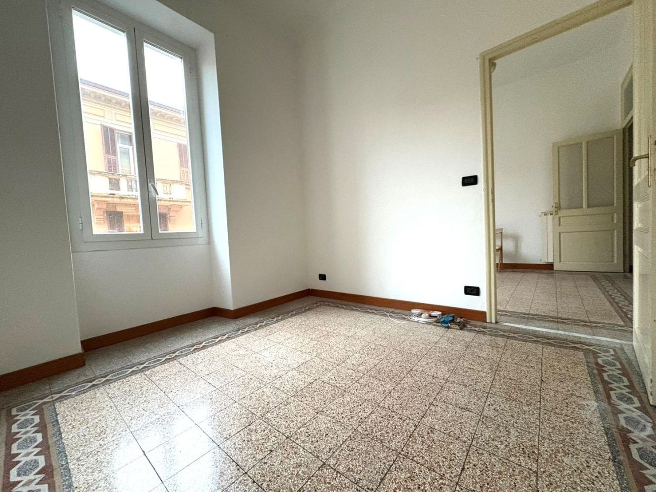 4-salle Appartement à Ventimiglia, Italy No. 199225