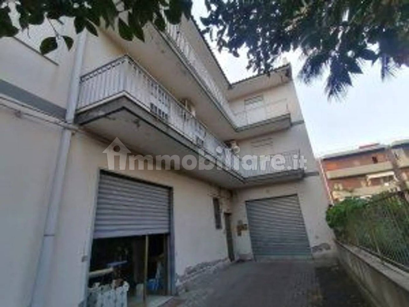 Квартира с 4 спальнями в Маскали, Италия № 136270