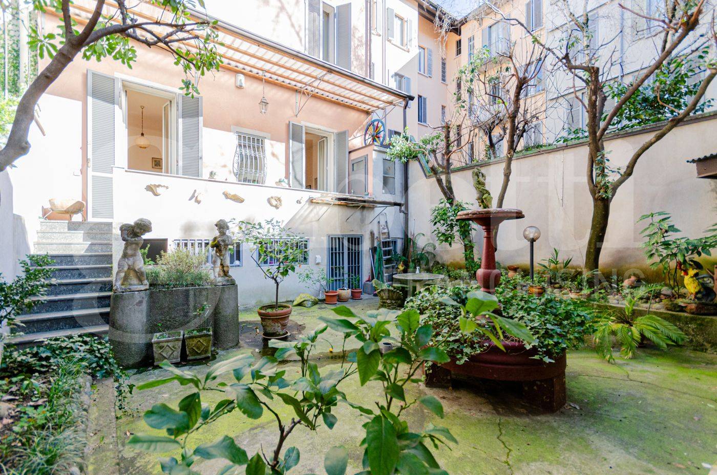 5 bedrooms Villa in Milan, Italy No. 314110