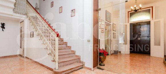 5 bedrooms Villa in Milan, Italy No. 314110 10