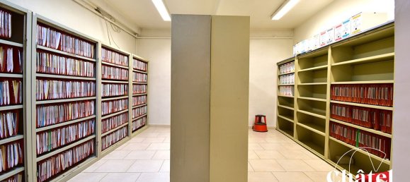 484m² Office in Senlis, France No. 81150 2