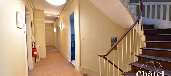 484m² Office in Senlis, France No. 81150 5