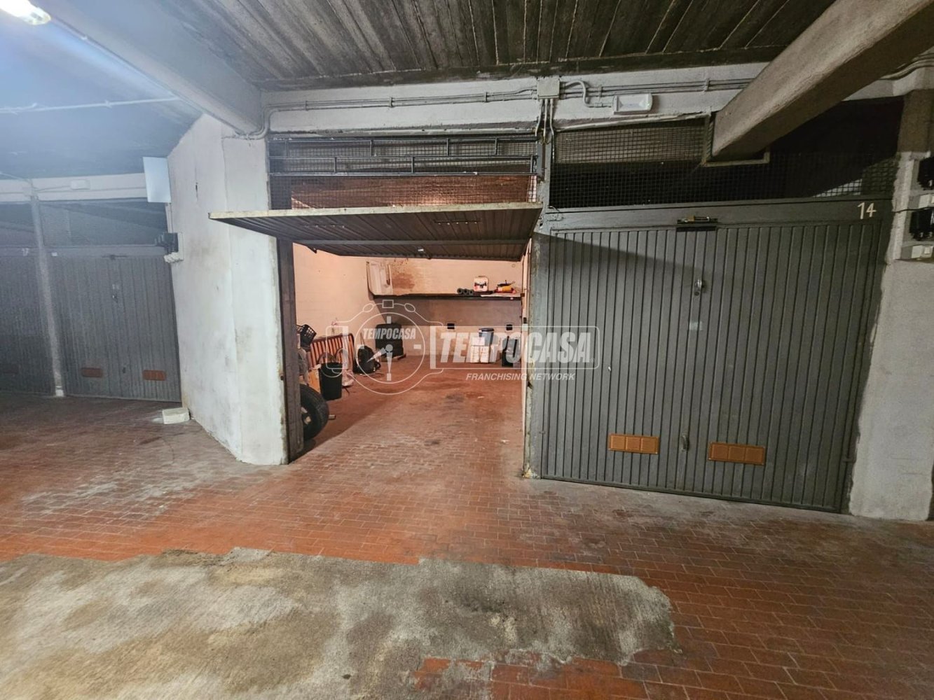 Garage à Rome, Italy No. 306675