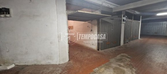 Garage à Rome, Italy No. 306675 2