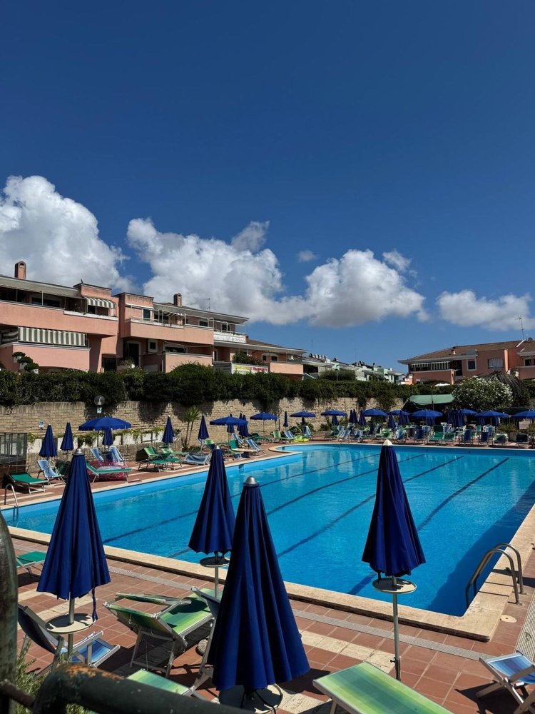 Dúplex de 4 habitaciónes en Anzio, Italy No. 277568