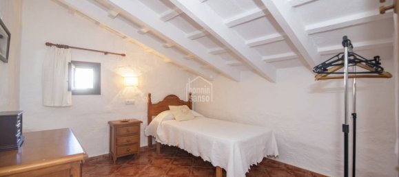 Villa de 4 dormitorios en Mahon, Spain No. 3748 13