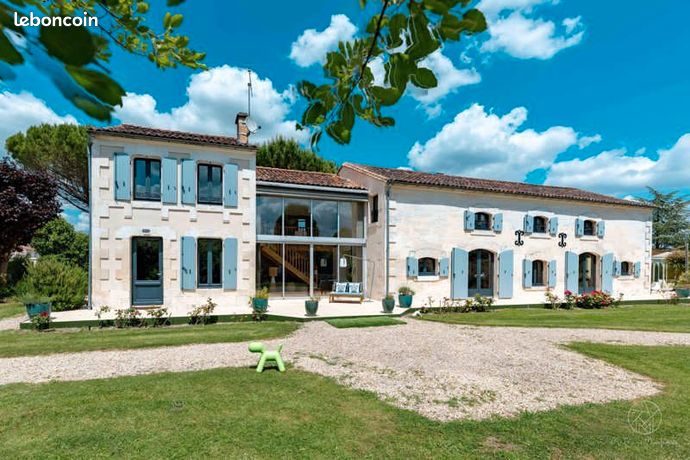  Castillos de 4 dormitorios en Jarnac, France No. 303030