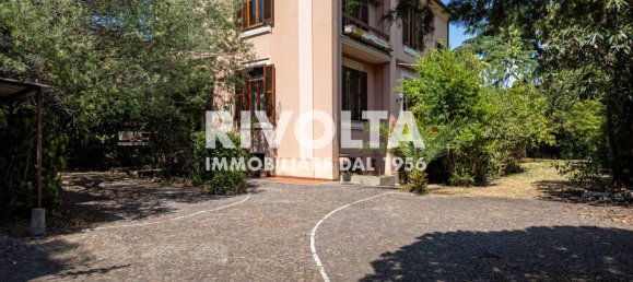 6 bedrooms Villa in Rome, Italy No. 325954 2
