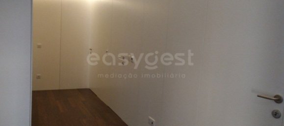 4 bedrooms Apartment in Porto, Portugal No. 78653 3