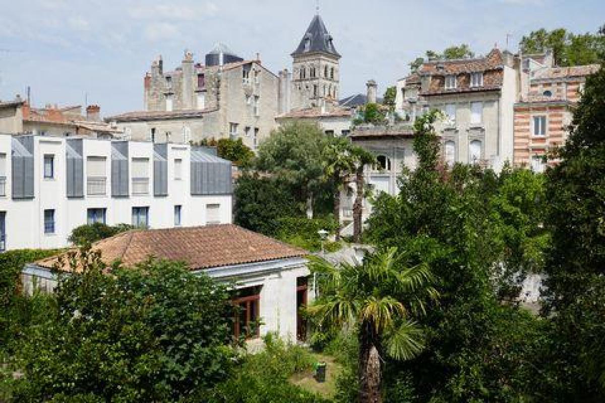 Кондоминиум  с 2 спальнями в Бордо, Франция № 13696