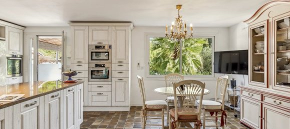 4 bedrooms Villa in Cannes, France No. 1931 5