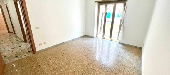 1 bedroom Apartment in Rome, Italy No. 322445 8