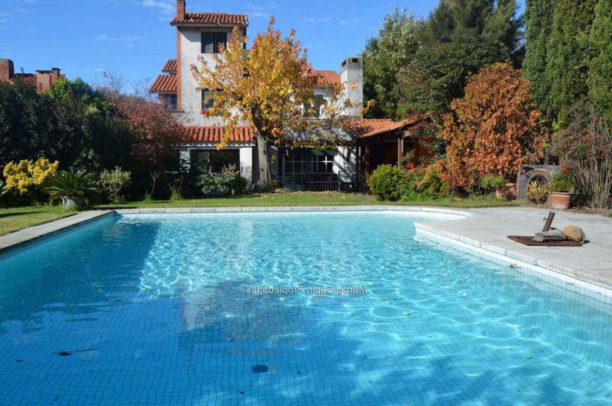 5 bedrooms House in Montevideo, Uruguay No. 3561