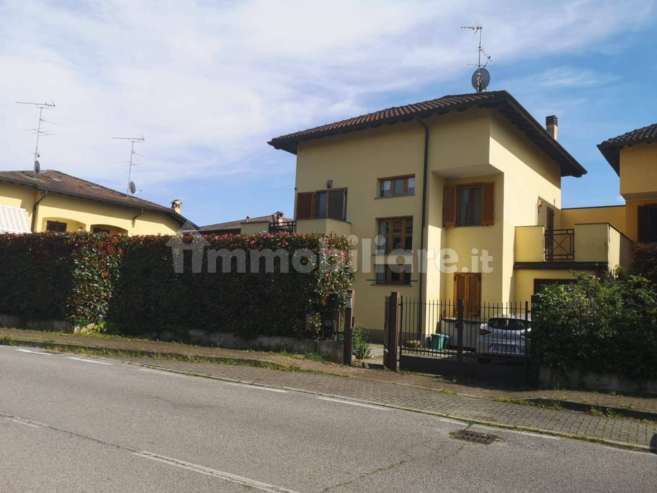 4 bedrooms Villa in Vermezzo con Zelo, Italy No. 296819