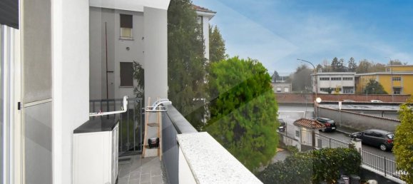 Apartamento de 3 habitaciónes en Parabiago, Italy No. 19203 9