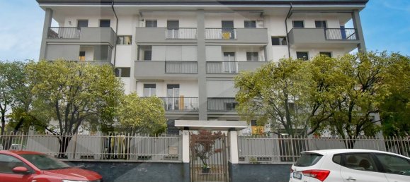 Apartamento de 3 habitaciónes en Parabiago, Italy No. 19203 2