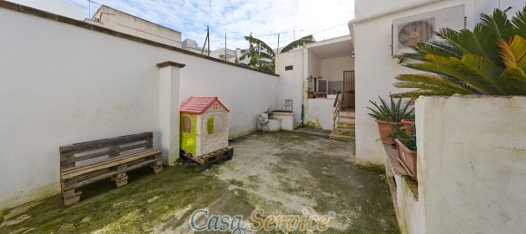 2 bedrooms House in Matino, Italy No. 93108 5