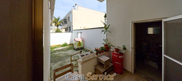 2 bedrooms House in Matino, Italy No. 93108 2