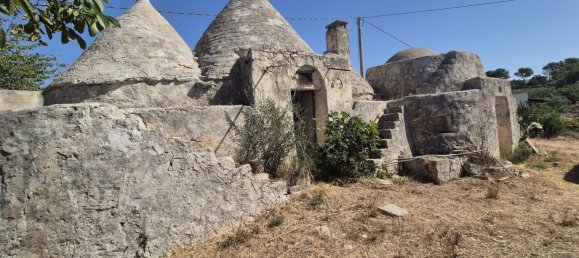 Дом с 3 комнатами в Остуни, Италия № 277456 2