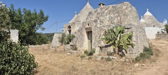 Дом с 3 комнатами в Остуни, Италия № 277456 3