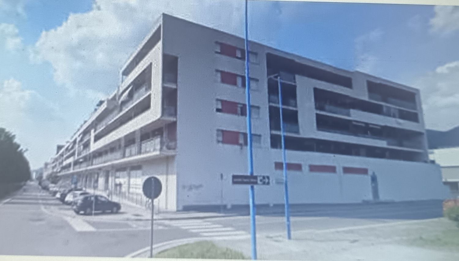 53m² Garage in Brescia, Italy No. 362889