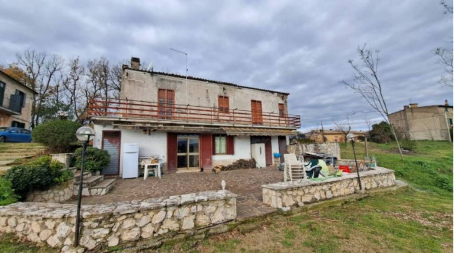 Квартира с 5 комнатами в Форано, Италия № 32431