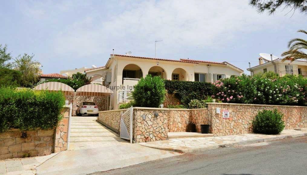 Villa de 3 dormitorios en Coral Bay, Cyprus No. 975