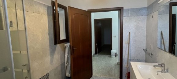 4 rooms Apartment in Campi Bisenzio, Italy No. 199053 17