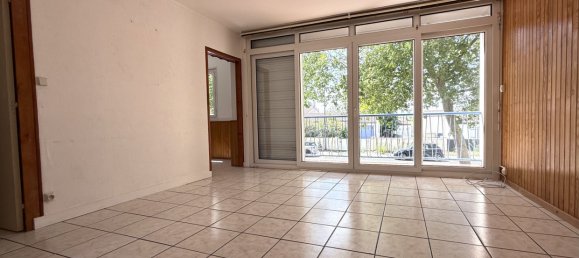 2 bedrooms Apartment in Rochefort, France No. 99429 2