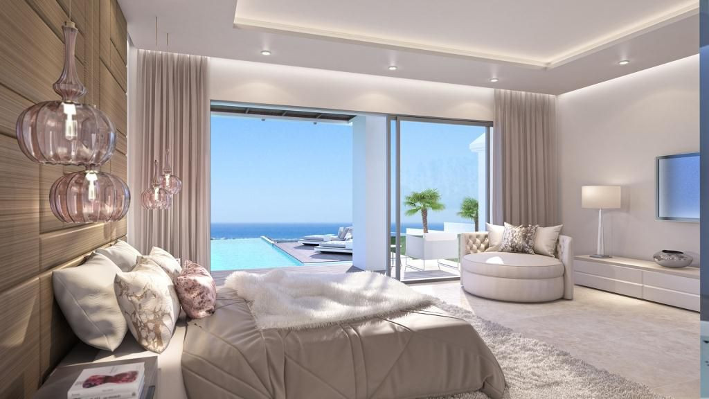 4 bedrooms Villa in Estepona, Spain No. 2864