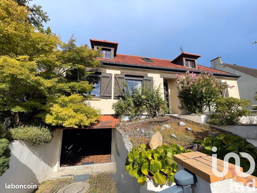 4 bedrooms House in Cergy, France No. 319503