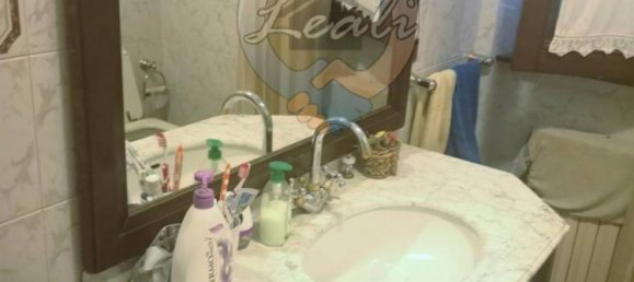 4 bedrooms Apartment in Cessapalombo, Italy No. 85780 5