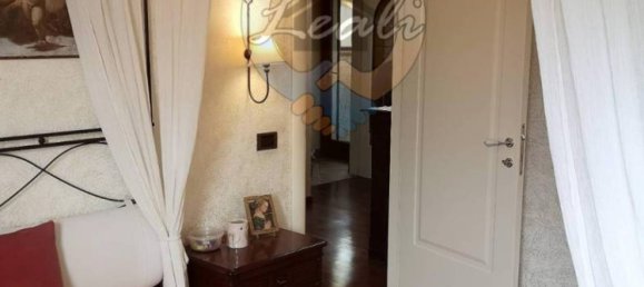 4 bedrooms Apartment in Cessapalombo, Italy No. 85780 10