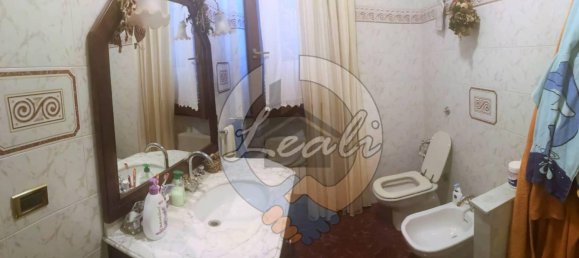 4 bedrooms Apartment in Cessapalombo, Italy No. 85780 6