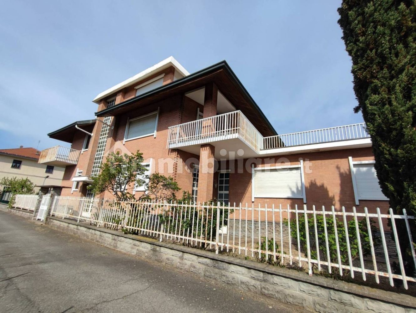 3 bedrooms Villa in Caselle Torinese, Italy No. 79578