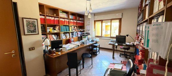 3 rooms Apartment in Posta, Italy No. 300206 3