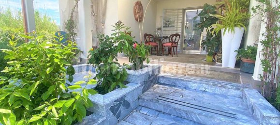 3 bedrooms Villa in Carrara, Italy No. 73693 7