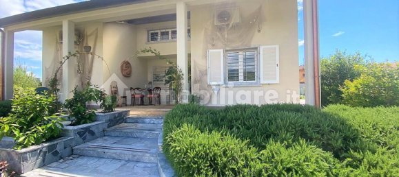 3 bedrooms Villa in Carrara, Italy No. 73693 5