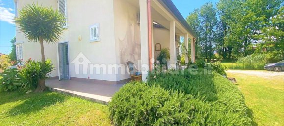 3 bedrooms Villa in Carrara, Italy No. 73693 3