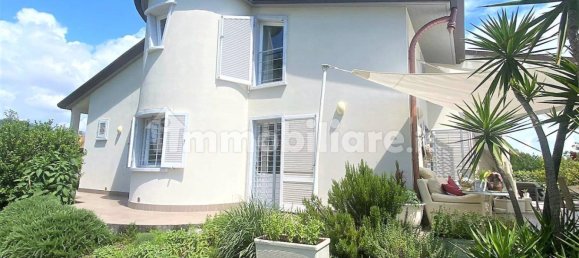 3 bedrooms Villa in Carrara, Italy No. 73693 2