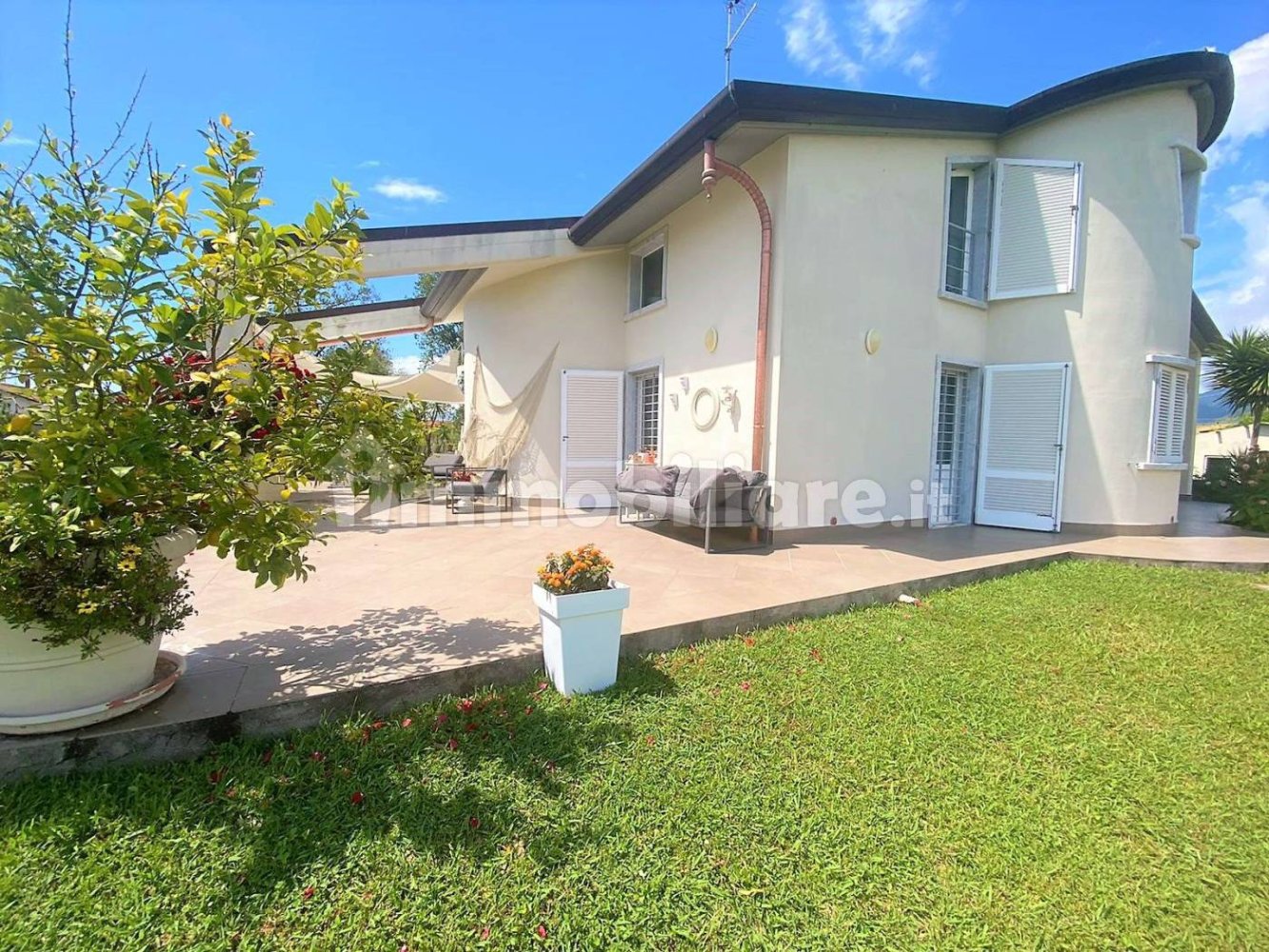 3 bedrooms Villa in Carrara, Italy No. 73693