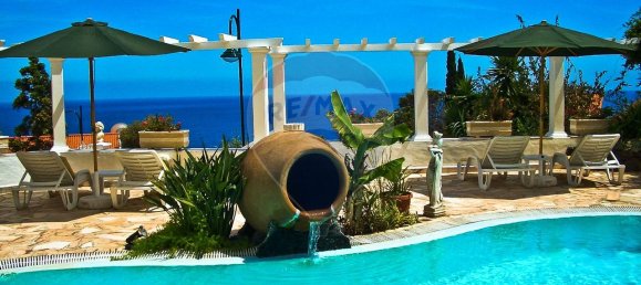 9 bedrooms Building in Canico, Portugal No. 127817 5