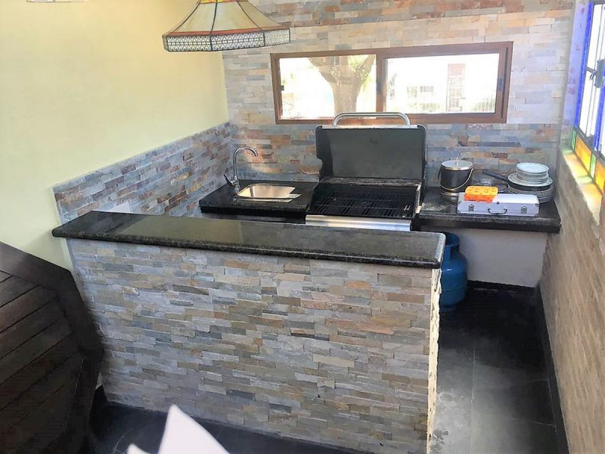 Casa de 2 dormitorios en Montevideo, Uruguay No. 6196