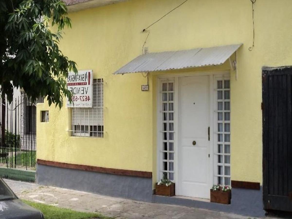 2 bedrooms House in Moron, Argentina No. 10561