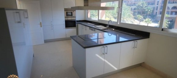 3 bedrooms Penthouse in Marbella, Spain No. 1365 7