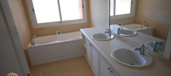 3 bedrooms Penthouse in Marbella, Spain No. 1365 5