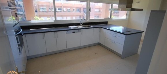 3 bedrooms Penthouse in Marbella, Spain No. 1365 3