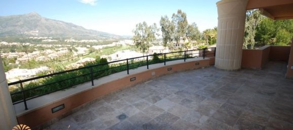 3 bedrooms Penthouse in Marbella, Spain No. 1365 13