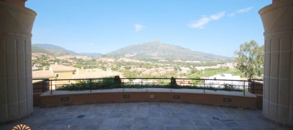 3 bedrooms Penthouse in Marbella, Spain No. 1365 8